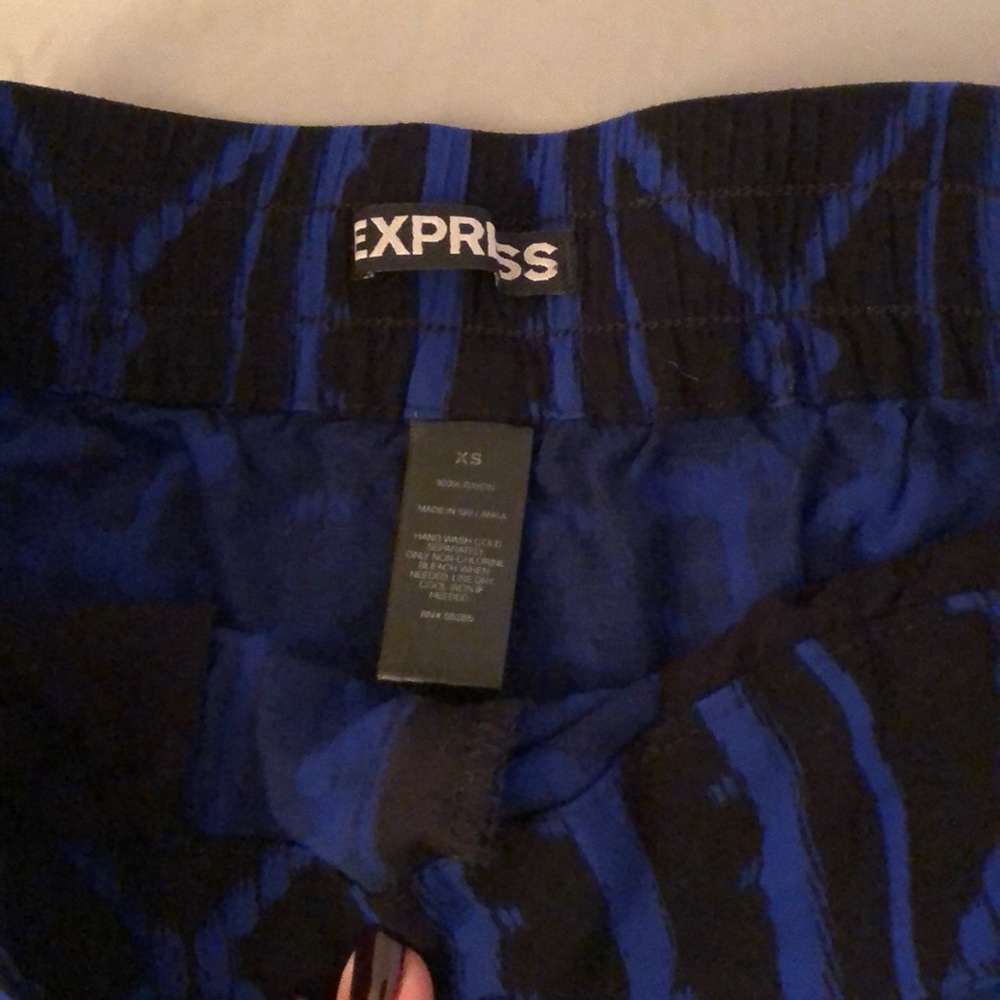 COPY - Express shorts - Picture 2 of 3